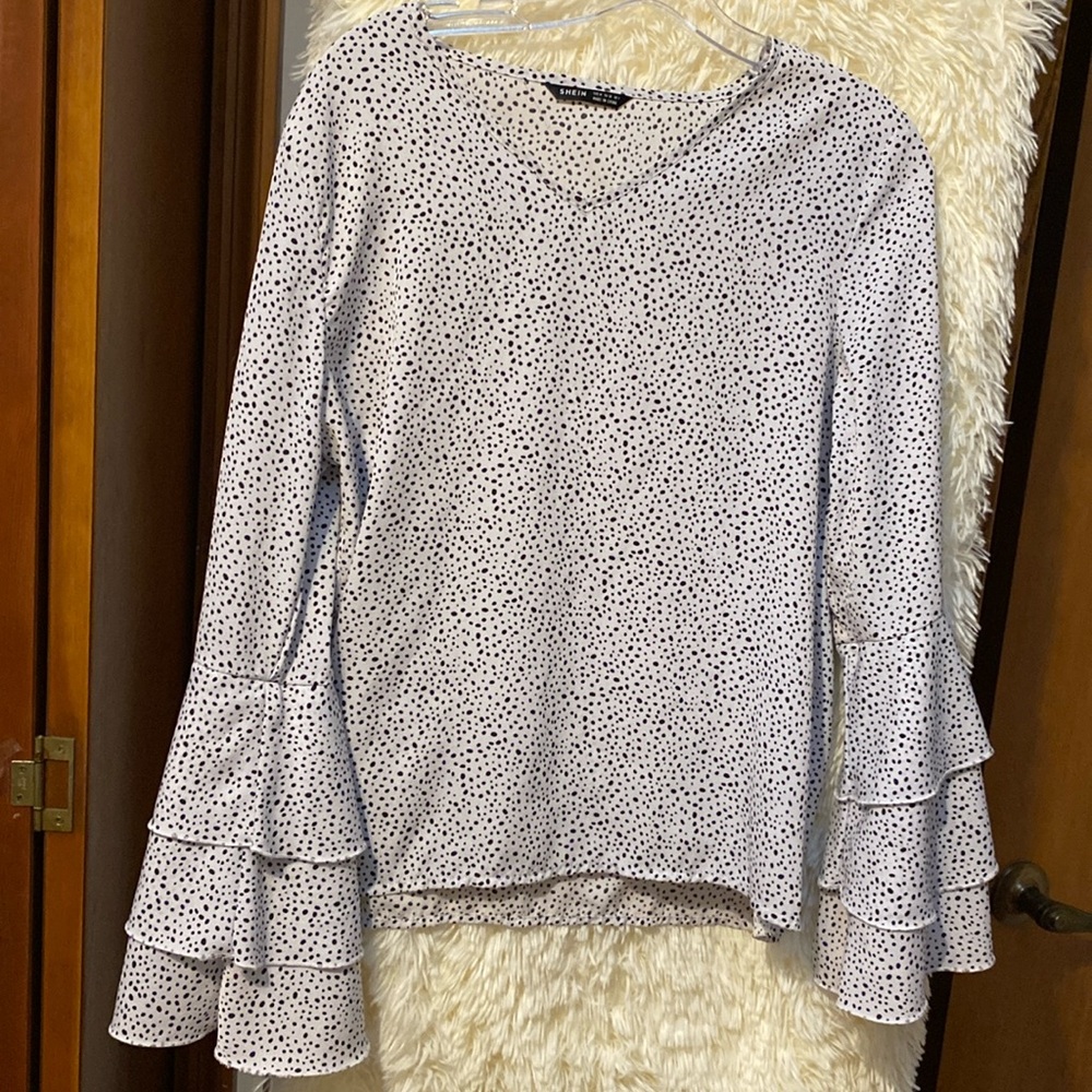 SHEIN Women’s Layered Sleeve V-Neck Blouse. Size M